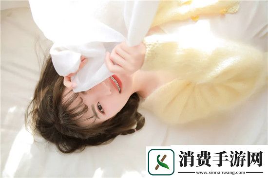 宠物猫的趣味生活：猫翻来覆去的日常趣事
