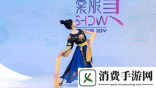 观洛裳华服品华夏风韵洛裳华服赏形象大使来到现场倾情演绎