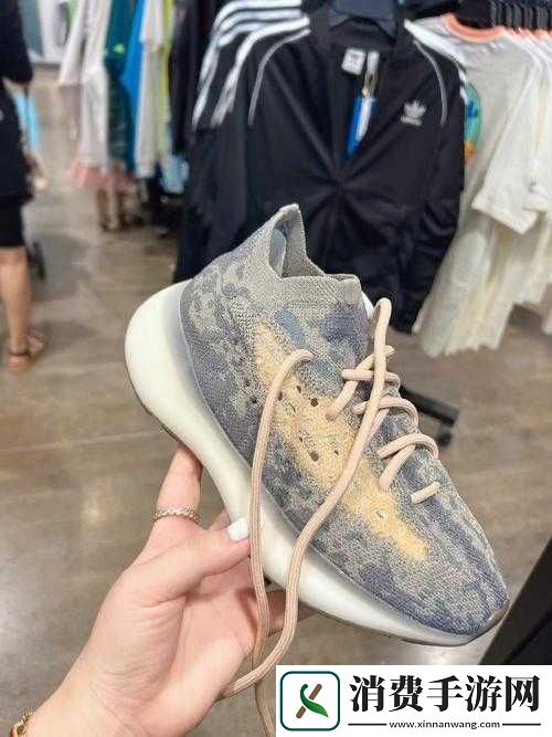 Yeezy-380-蜜桃粉和白色据传有剧本炒作：一场精心策划的营销骗局