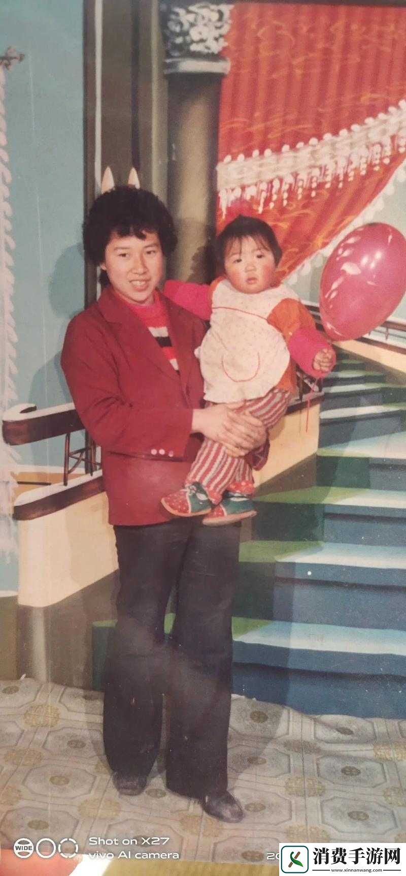 从后面抱着妈妈突然脸一红：妈妈-我长大了
