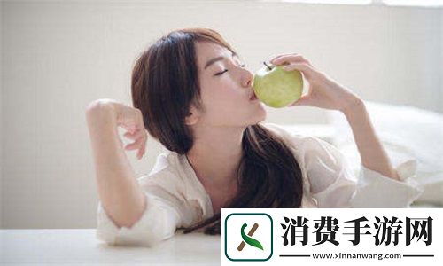 游泳馆里的两个教练孟月月：从名字相同到截然相反的教学风格，谁更受学员青睐?