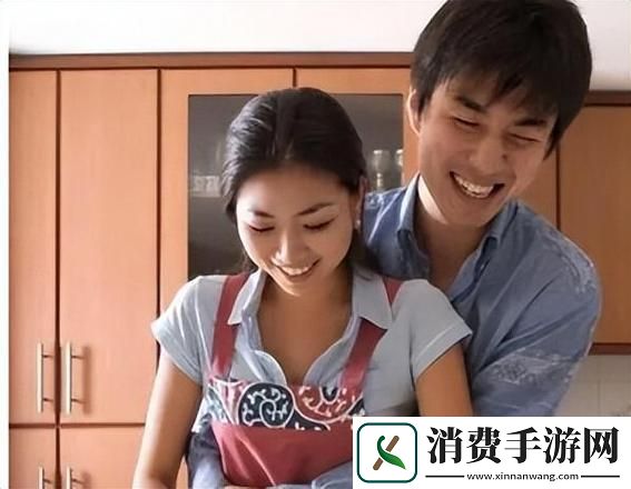 “运动女神”跑步接老公电话