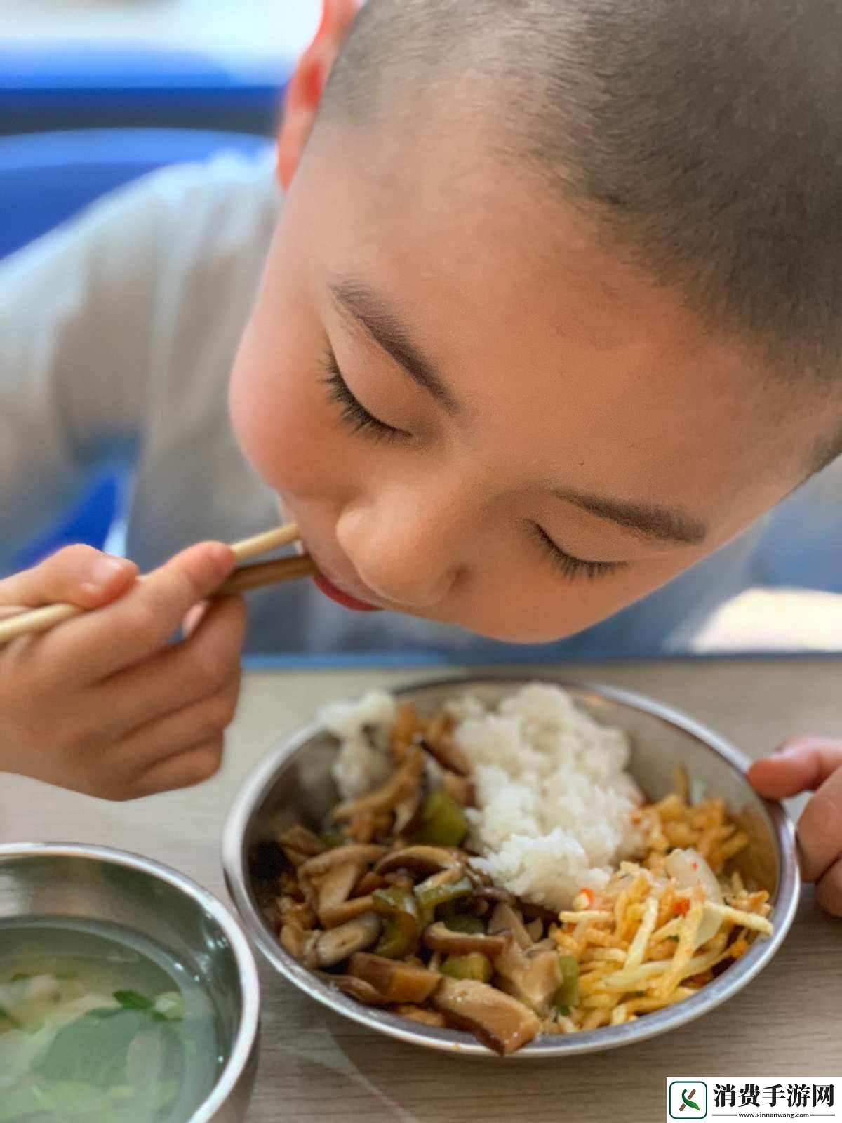 体育生与小可爱的“食量传奇”