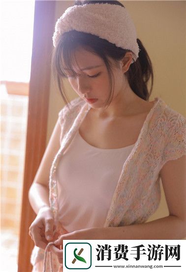 游泳馆里的两个教练孟月月：用创新教学方法掀起游泳健身新潮流！