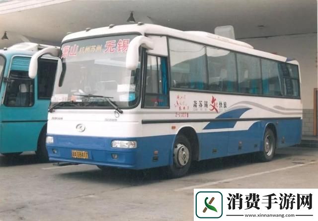 "那些年的大巴狂欢：笑谈科技圈的流量密码"