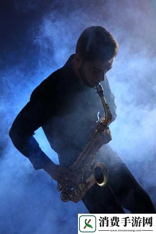 在蓝调爵士中演奏萨克斯风
