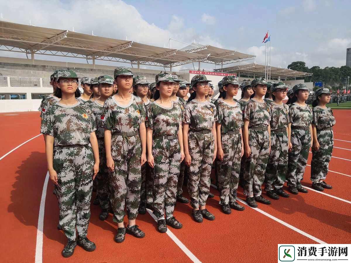 “热心的朝阳群众军训姐”