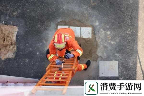 揭秘消防员智慧为何119灭火不直喷火源手游视角的专业解读
