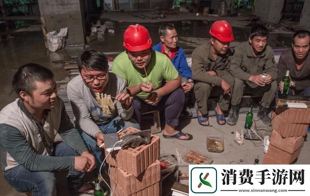 城中村的农民工排队奇观