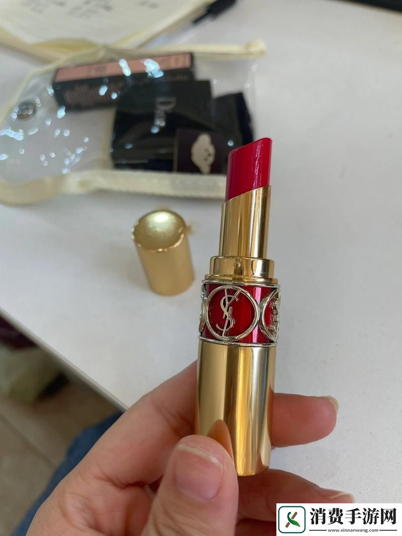 科技界的“桃花劫”：YSL水蜜桃色-涂抹新高度