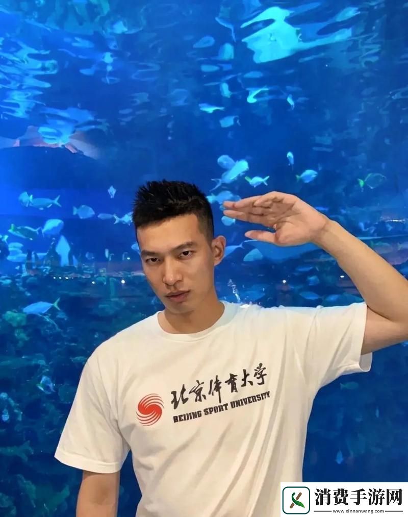"45码大脚-闻篮球生的诡异微博文章-网友：这科技味儿太浓！" 