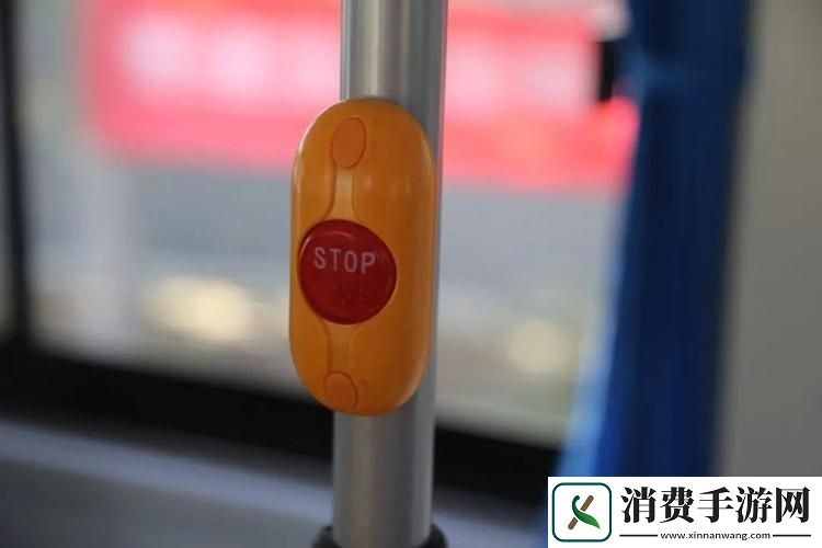“公交奇遇：STOP！再按-会‘取’吗-”