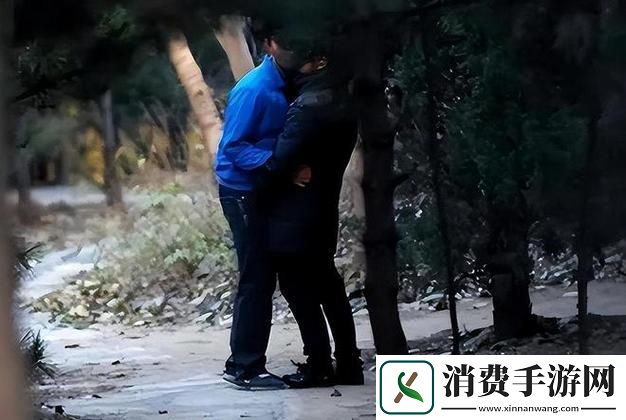 “老年人的秘密花园”：杭州公园里的“交易”奇观