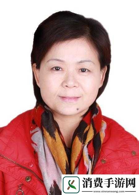 老于淑荣划船至河中央