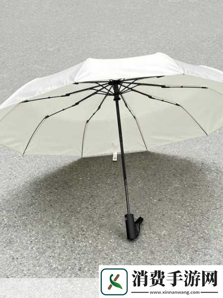 下雨天公交车站避雨1技巧