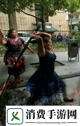 神秘老太太为何山上买刀