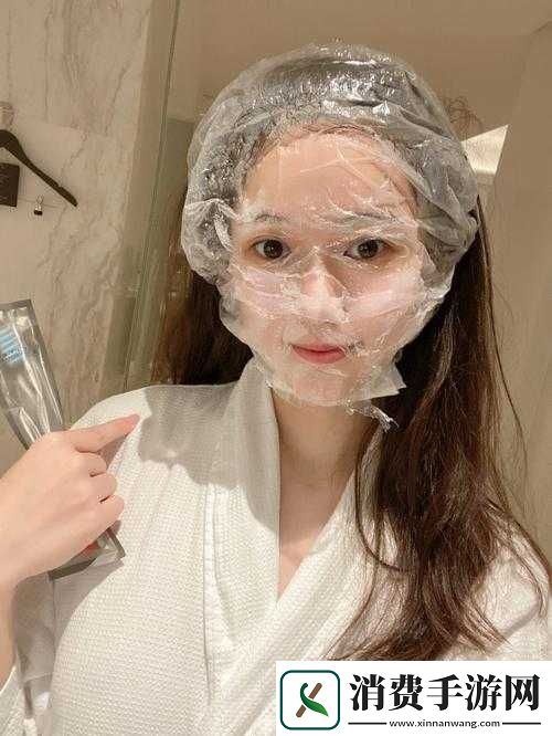 上面一边亲下一边面膜是什么材质