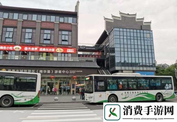 公交车车站最后一排被多人玩