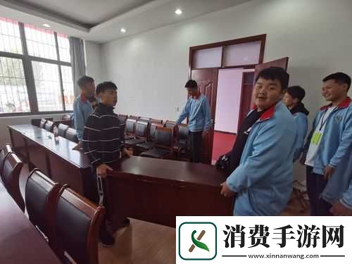 开会时躲在桌子下运动