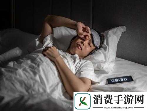 男子深夜睡不着想看东西
