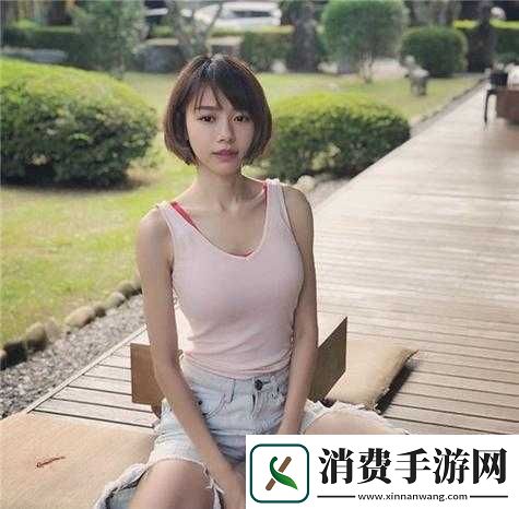 九个装修工人把我放在茶几上