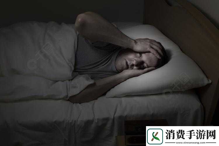 男子深夜睡不着想看东西