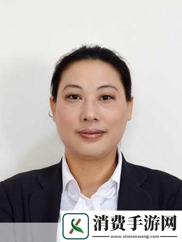 赵丽雅正搭公交车准备回家赵丽雅公交车上归家的温馨瞬间探秘