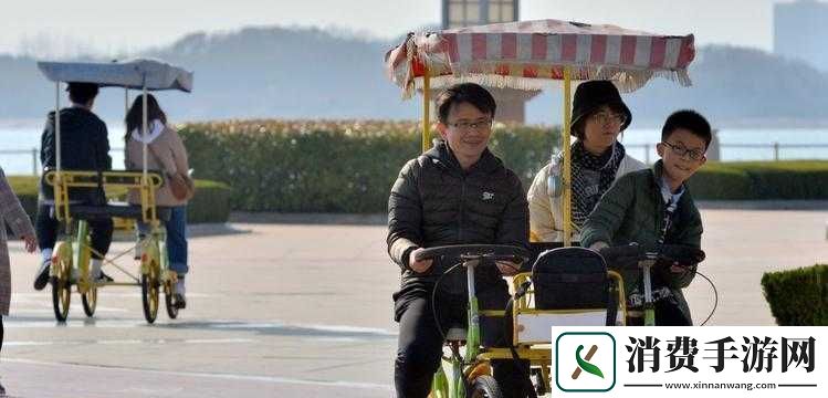 一前一后三人骑行