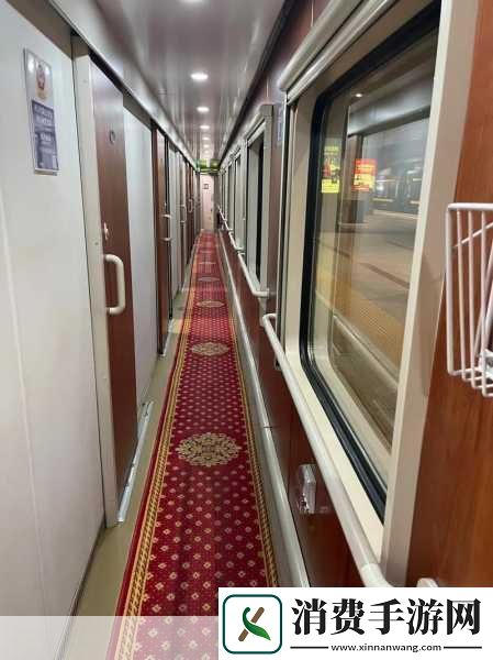 软卧车厢里的故事