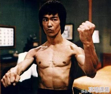 探索地下城与勇士中男格斗家的独特模型设计