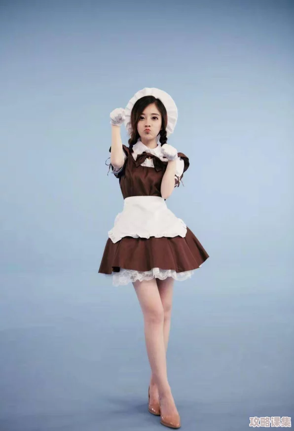 女仆扒开跪着让客人玩蘑菇