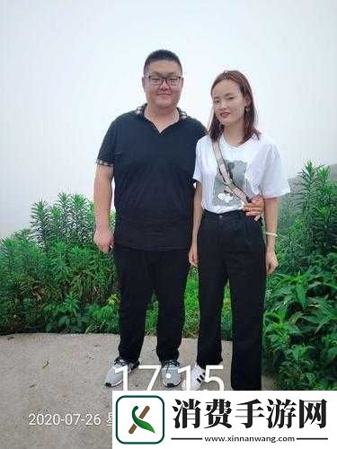 和朋友夫妻一起出去旅游住在一起