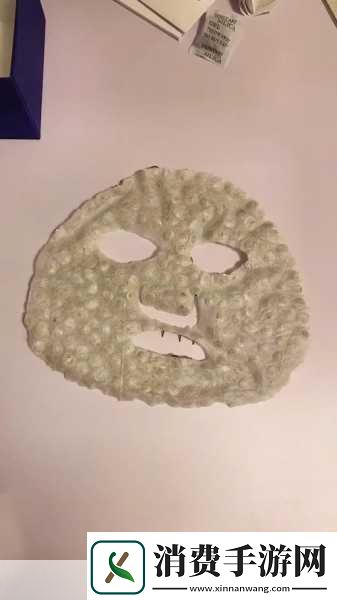 一面亲上边一面膜下边表达亲