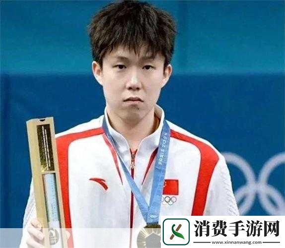 王楚钦接吻事件的背后事件回顾与媒体反应　　王楚钦因在某次比赛后的庆祝动作引发了公众关注