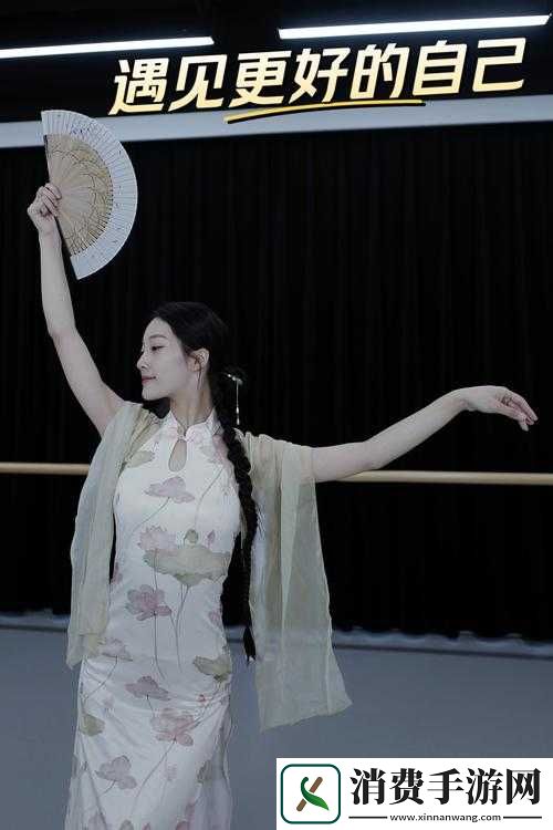 舞蹈女生帮助男生释放压力