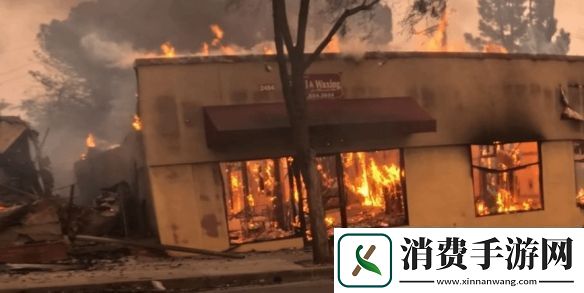 美国加州山火势头凶猛