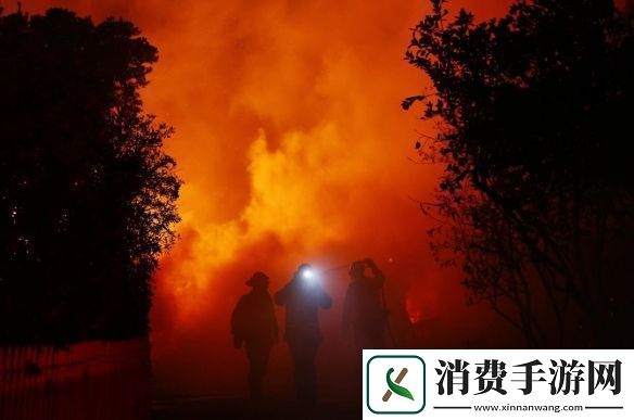 美国加州山火势头凶猛