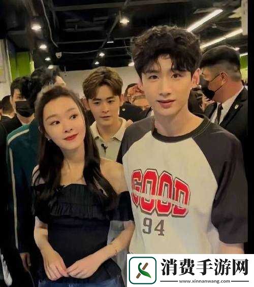 某明星新恋情曝光引发娱乐圈热议