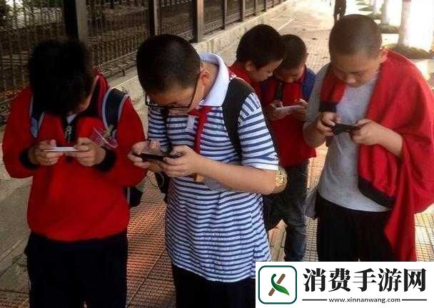 一小孩与姐姐玩萝卜游戏欢乐多趣事不断