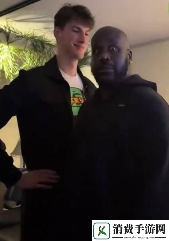 让奥尼尔变成小鱼干的球员出现了