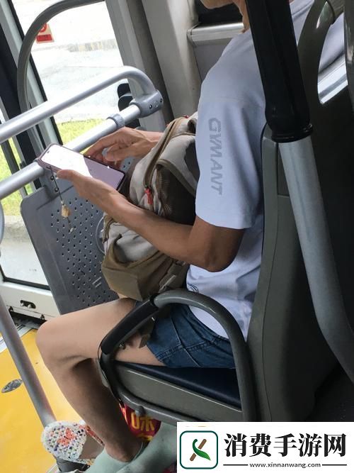 公交车上一路被C