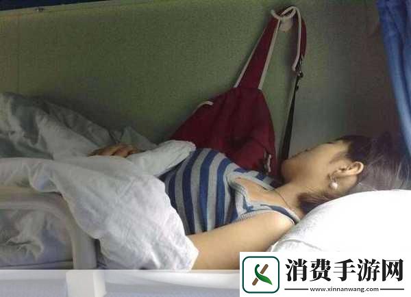 软卧车厢里的故事