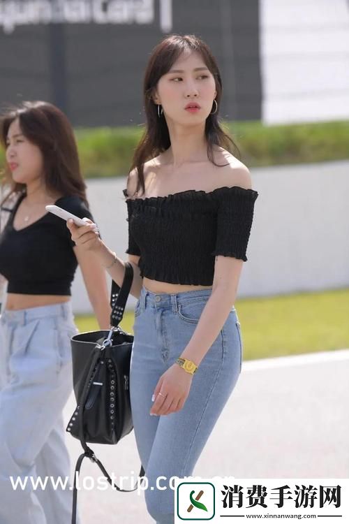 岳故意装睡让我挺进去的电影