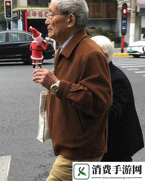 震撼欧美老人竟在街头做出这种事情