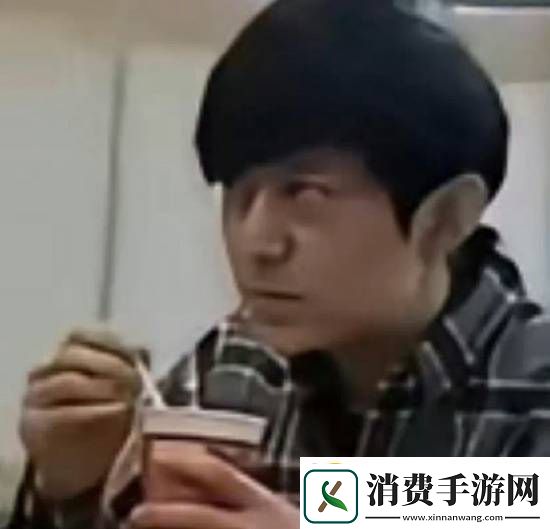 何炅玩自己的赞美食物梗友