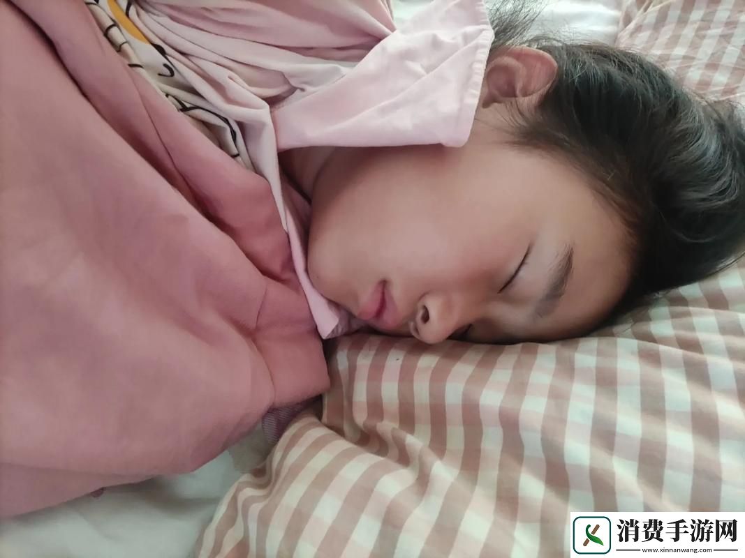 家里没人半夜就和姐姐睡了