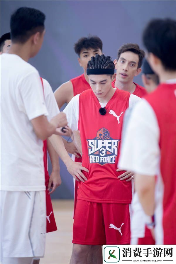 2019超级企鹅联盟Super3星斗场王鹤棣“以篮球之名”帅气回归