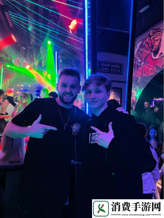 情比金坚——十图回顾m0NESY与NiKo的兄弟情深瞬间