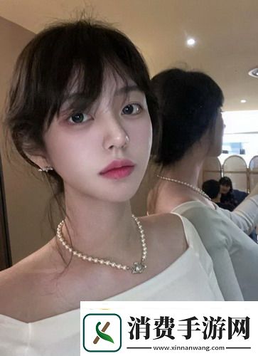 一边下奶一吃敷视频好几个人