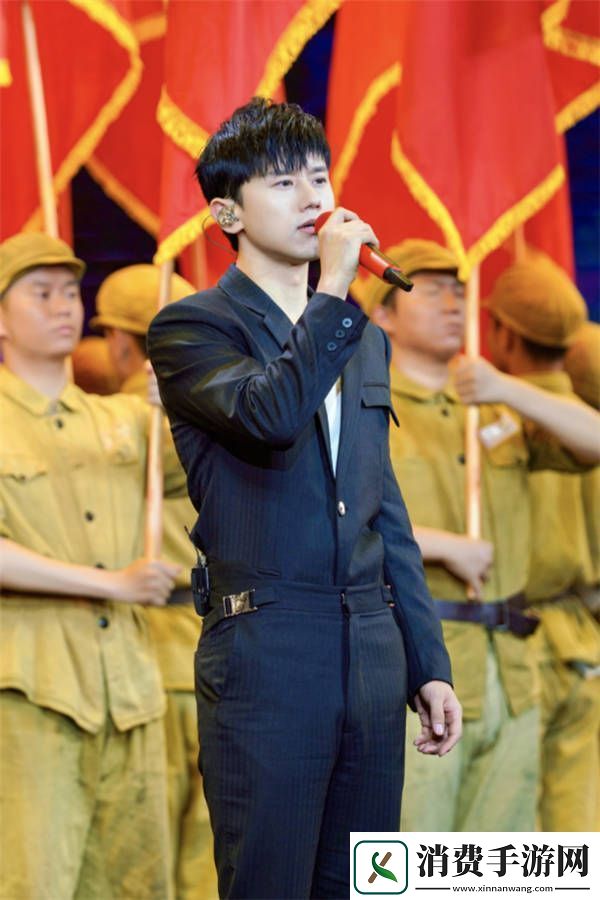 张杰参加英雄儿女文艺晚会